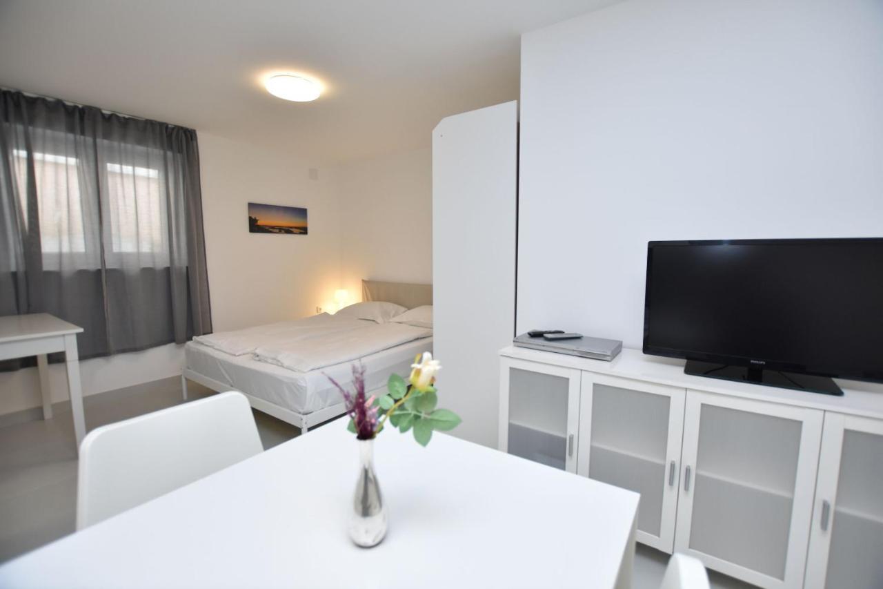 פרימוסטן Apartments Leonardo מראה חיצוני תמונה